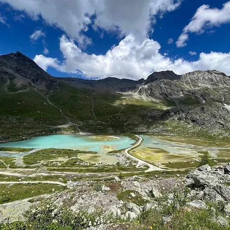 Διαμέρισμα Panoramic Alpine Garden Retreat