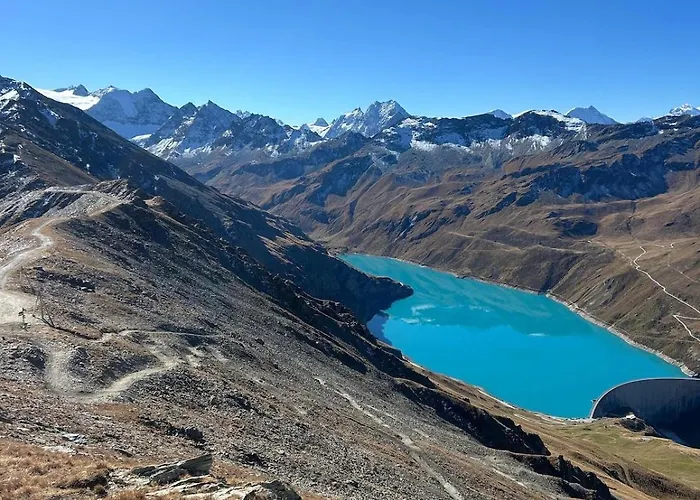 Panoramic Alpine Garden Retreat 公寓