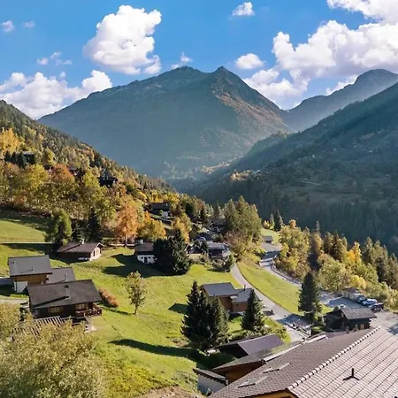 Panoramic Alpine Garden Retreat Apartment